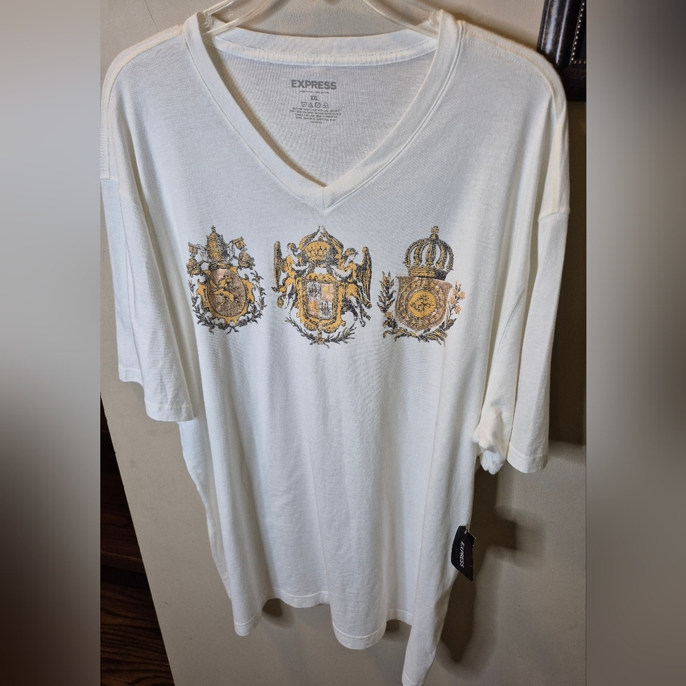 Express White Graphic V-Neck T-Shirt - Picture 8 of 12
